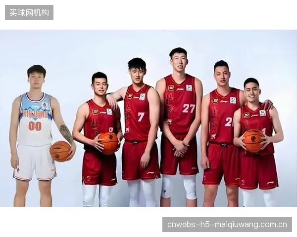 北京队与广东队的对决成为焦点，周琦的内线防守成为限制广东进攻的关键点。